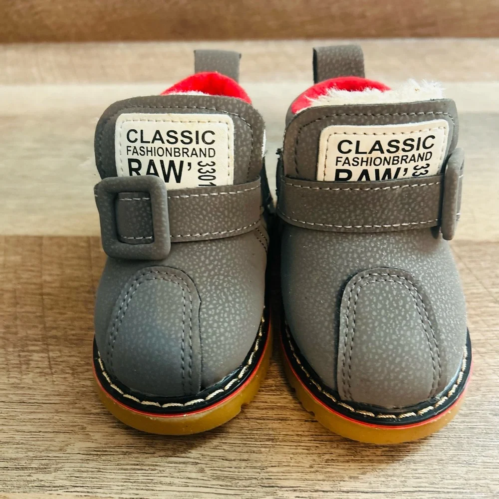 Classic Fashion Brand Raw 3301 Kids Gray Boots with fur.Size 5.